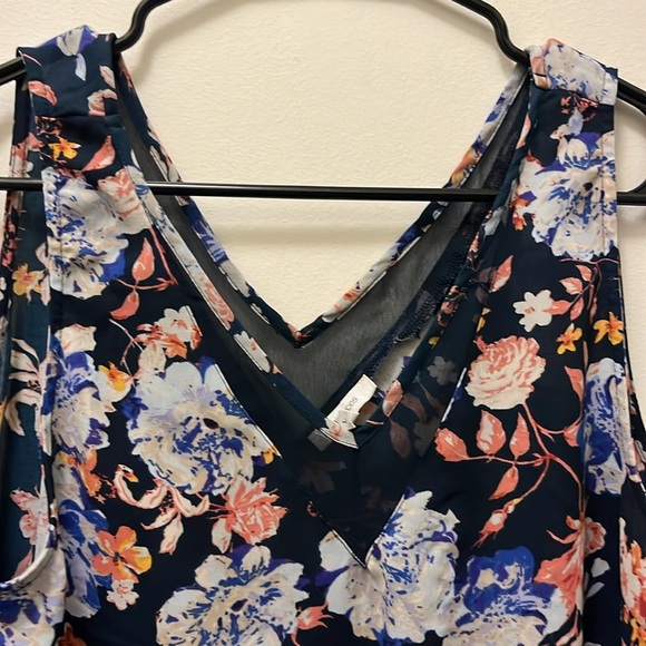 Maurice’s Floral Sleeveless Top - Black and Blue size Large - Picture 6 of 6